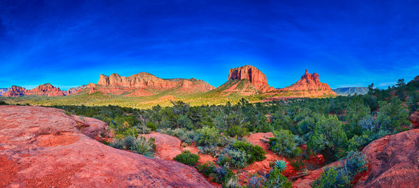 Pamorama of bell rock, courthouse butte, and munds moutain wilderness from yavapai point, arizona