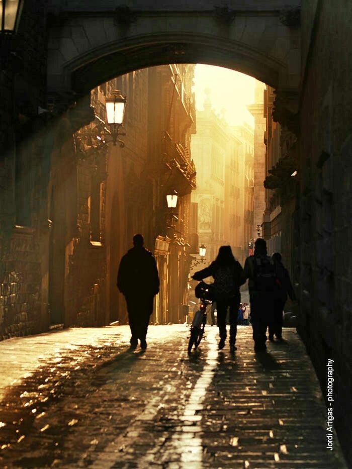 walking, men, architecture, built structure, full length, lifestyles, the way forward, silhouette, rear view, person, building exterior, street, leisure activity, city, city life, sunlight, group of people