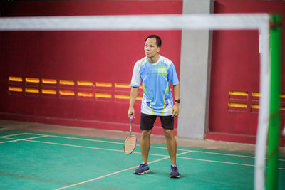 Man playing tennis