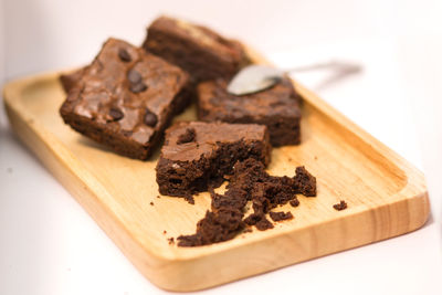 Close-up of chocolate cake on cutting board