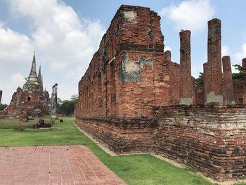 Old ruins of building against sky