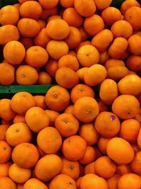 Closeup oranges on a market