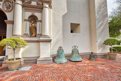 Statue of potted plants outside building