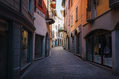 Narrow alley amidst buildings in city