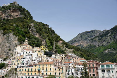 Amalfi is a city in a suggestive natural environment,between the ninth and eleventh centuries, 