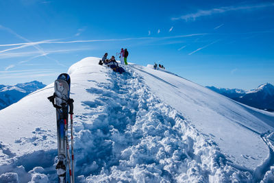 Ski skiing on snow covered landscape