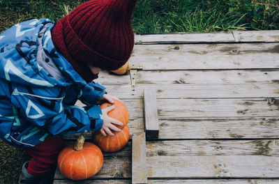 Child playing with pumpkins. harvesting and colors of autumn. preparing for the holidays.
