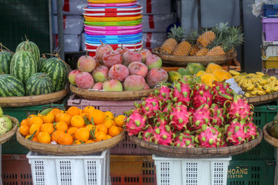 Fruits such as dragon fruit, mango, pineapple, tangerine, orange, watermelon, tamarind are sold 