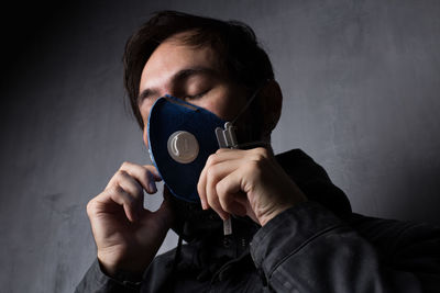 Man wearing pollution mask