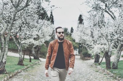 Portrait of young man in sunglasses