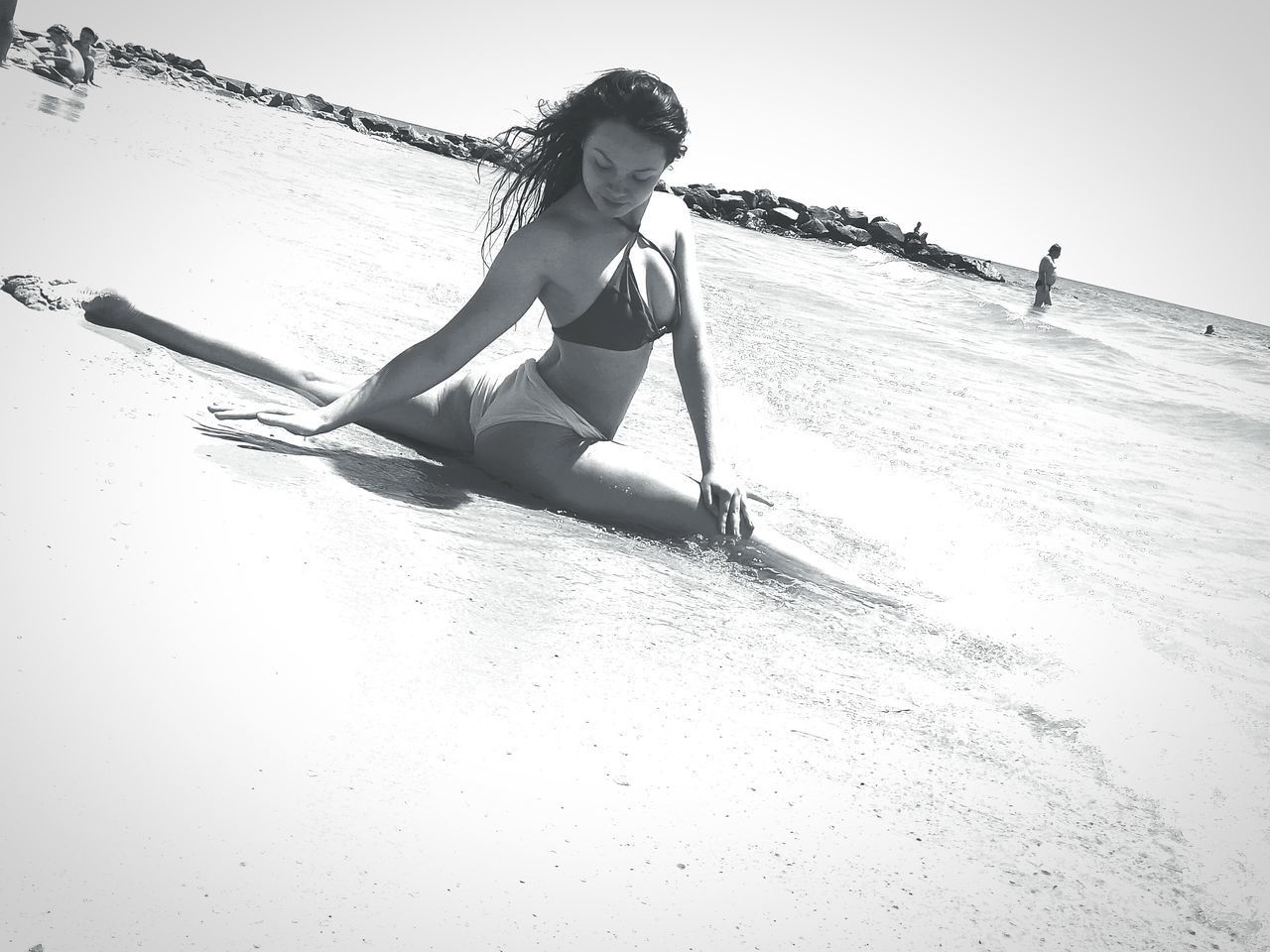 FULL LENGTH OF WOMAN STANDING ON SHORE