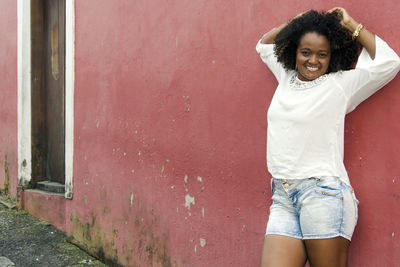 Beautiful model posing for the photo on the streets of pelourinho. salvador, bahia, brazil.