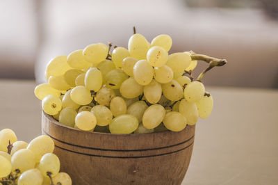 Close-up of grapes in bowl