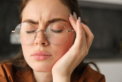 Close-up of young woman wearing eyeglasses