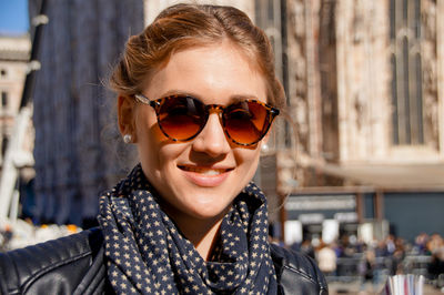 Portrait of smiling young woman wearing sunglasses