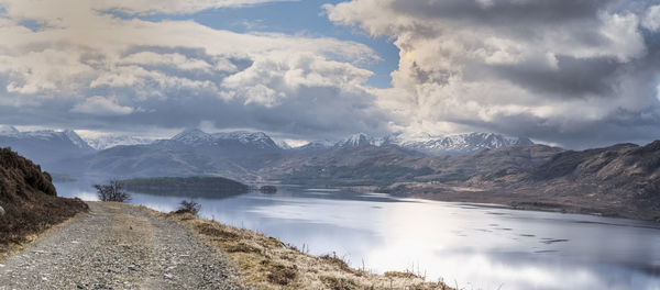 Panoramic view of lake and mountains against sky