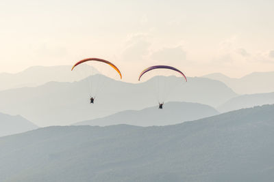 Paragliding flight in the air over the mountains. drôme, france.