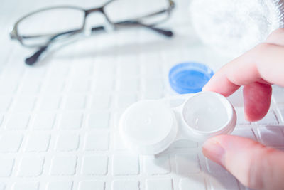 Close-up of hand holding coffee cup