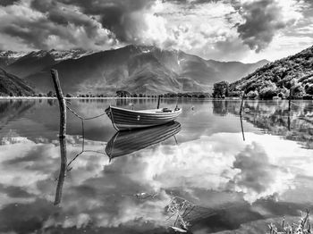 Boat on mera river from dascio