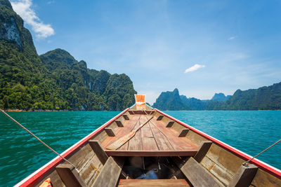 Ratchaprapa dam in khao sok national park, thailand. beautiful panorama view of mountain and lake