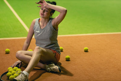 Tennis player sitting on at court