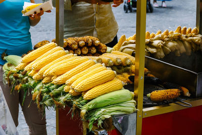 Corn on cobs for sale in market
