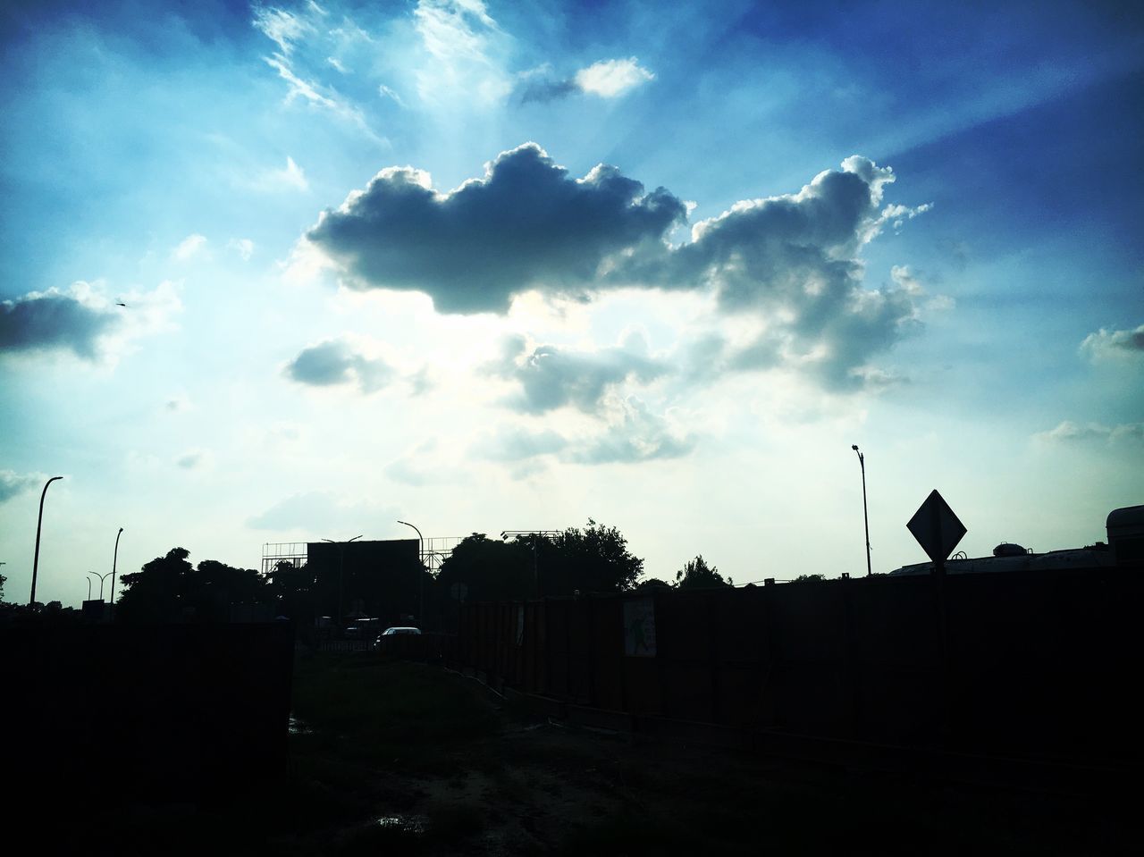 SILHOUETTE BUILDINGS AGAINST SKY