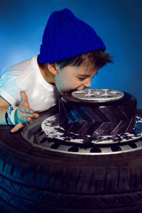 Baby boy eats his birthday cake in the form of a wheel in the studio