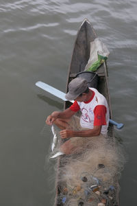 Catches fish using nets using traditional boats. january 10, 2023