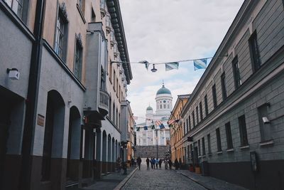 Helsinki lutheran cathedral tuomiokirkko amidst buildings