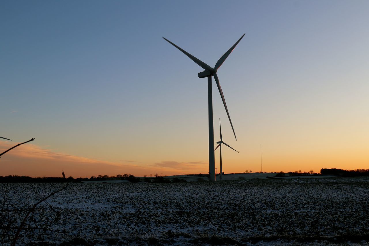 SILHOUETTE WIND TURBINE AGAINST CLEAR SKY