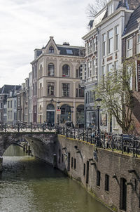 Canal, bridge and houses in the old town of utrecht