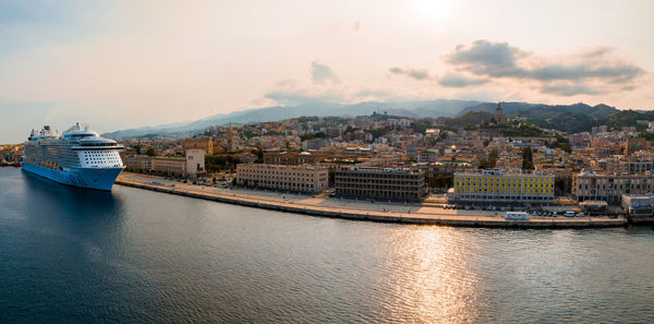 View of the messina's port with the gold madonna della lettera statue