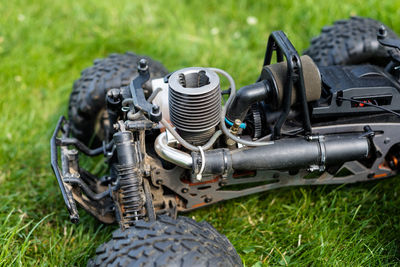 Radio-controlled car with internal combustion engine for nitro fuel, with one cylinder, standing