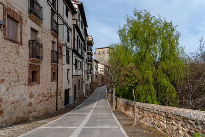 Picturesque view of the promenade along the river arlanza in the village of covarrubias, spain