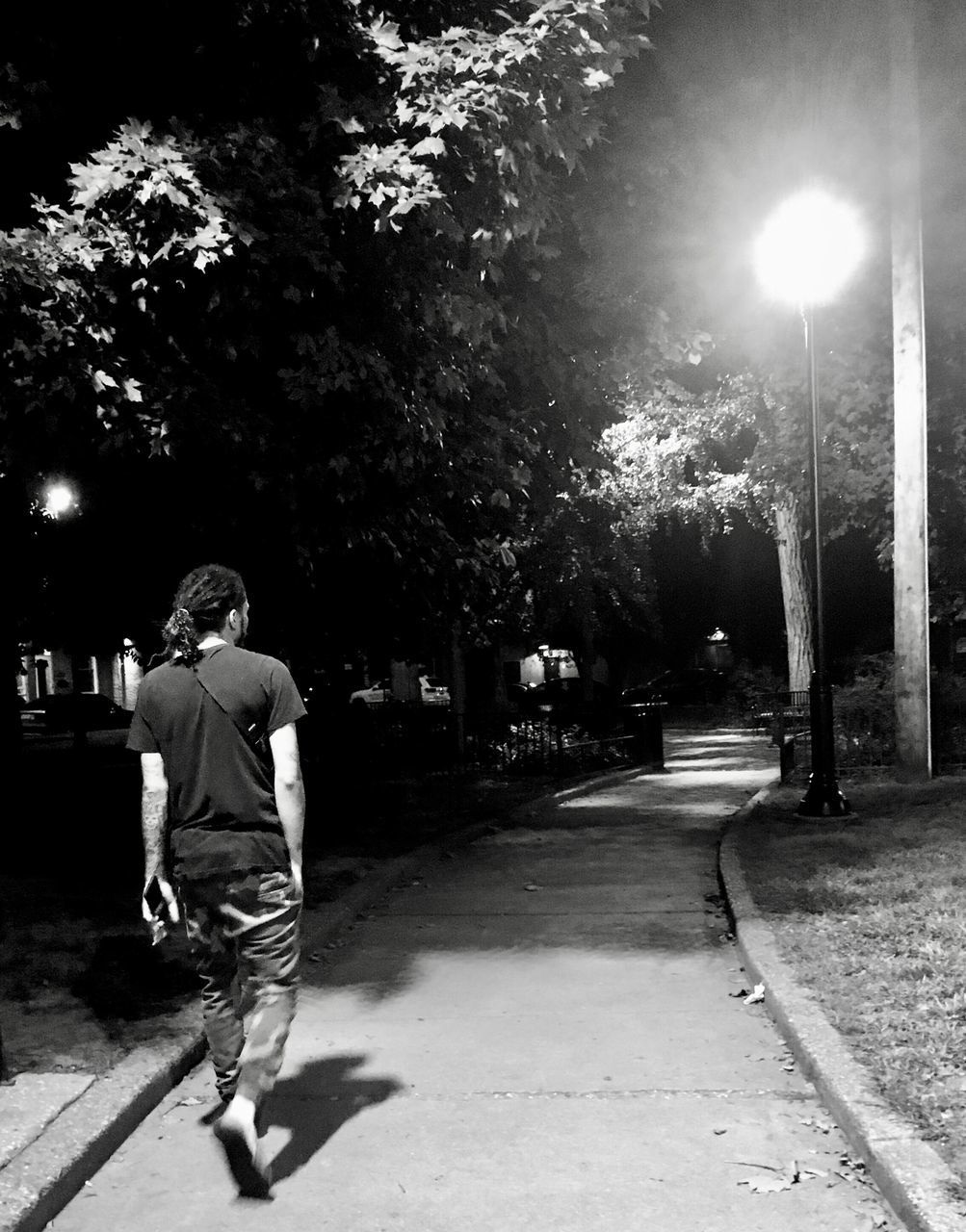 FULL LENGTH REAR VIEW OF MAN WALKING ON STREET AT NIGHT