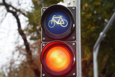 Traffic light for bicycle riders, safety measurement in road traffic