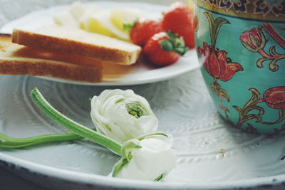 White ranunculus with breakfast served in plate