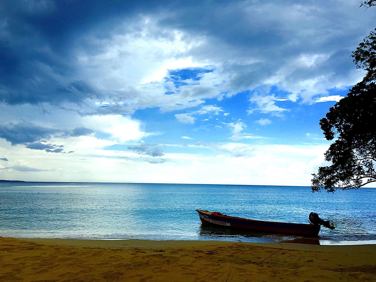 sea, horizon over water, sky, water, tranquil scene, tranquility, scenics, beach, beauty in nature, cloud - sky, nature, shore, idyllic, cloud, bench, cloudy, sand, outdoors, calm, pier