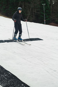Skier skiing