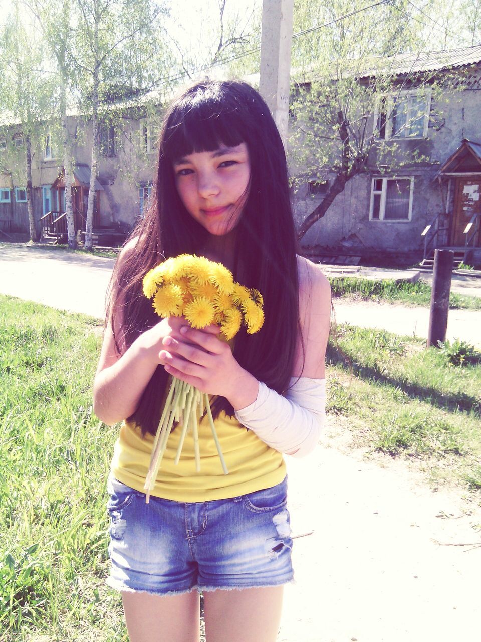 person, lifestyles, casual clothing, holding, front view, standing, leisure activity, freshness, young adult, looking at camera, young women, portrait, three quarter length, flower, long hair, waist up, food and drink, smiling