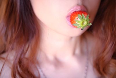Young woman eating fruit