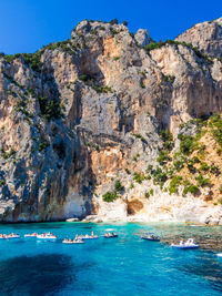 Scenic view of sea against mountain