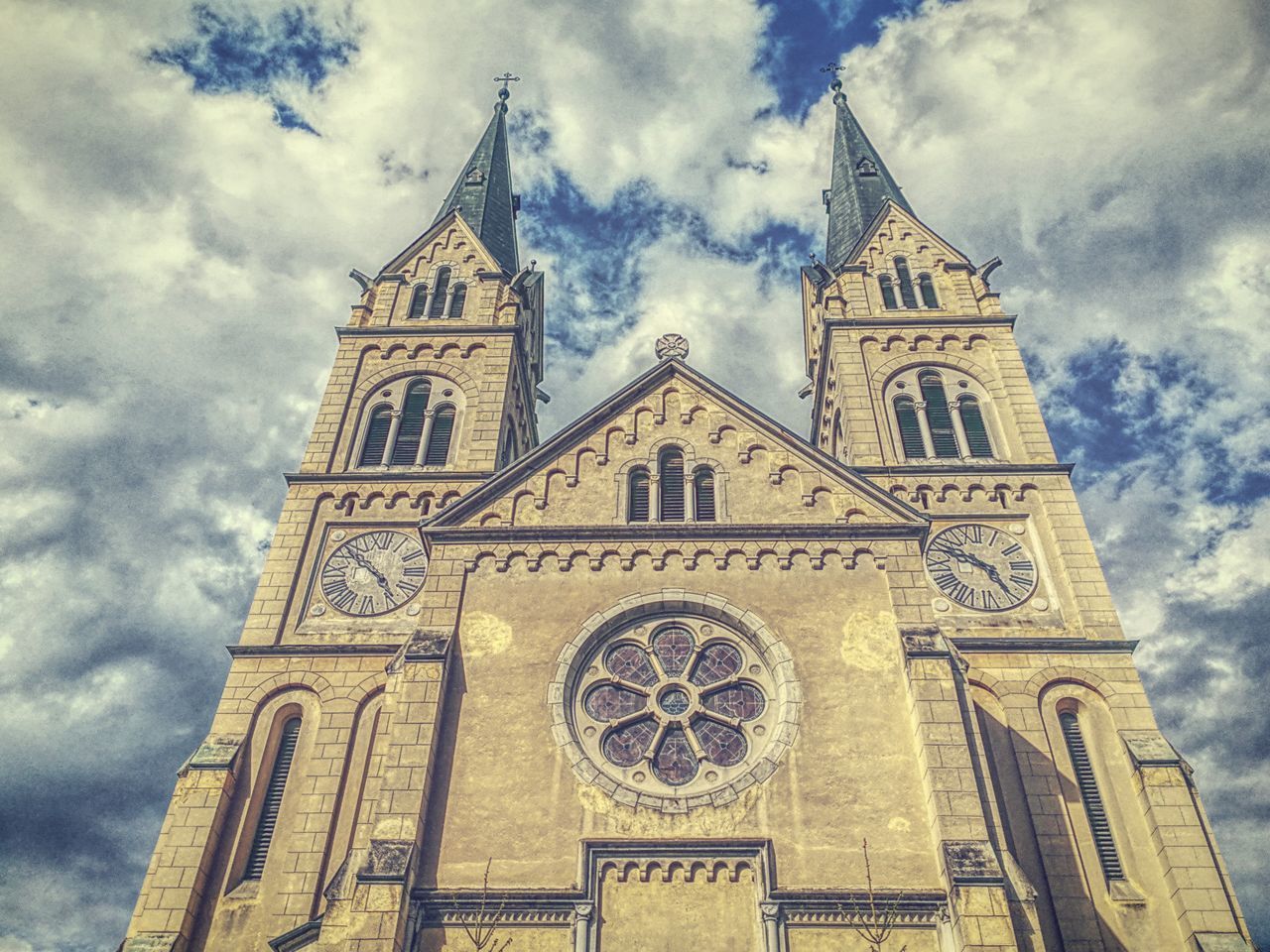 LOW ANGLE VIEW OF CROSS AGAINST SKY