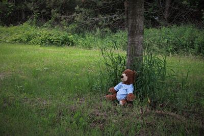 Woman sitting on grass in field