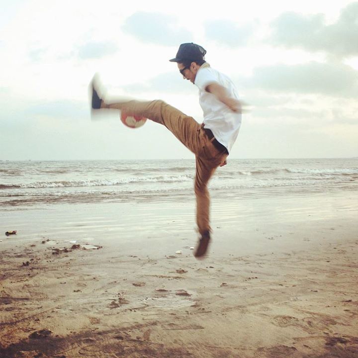 sea, beach, full length, water, mid-air, shore, sky, leisure activity, jumping, lifestyles, sand, horizon over water, vacations, wave, arms raised, arms outstretched, motion, enjoyment