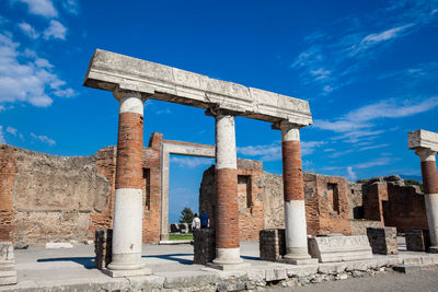 Tourists at the portico of concordia augusta on the forum of the ancient city of pompeii 