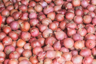 Closeup top view of dried onions are displayed on the dam market, nha trang city, khanh hoa