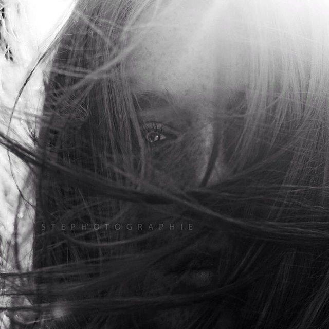 CLOSE-UP PORTRAIT OF YOUNG WOMAN