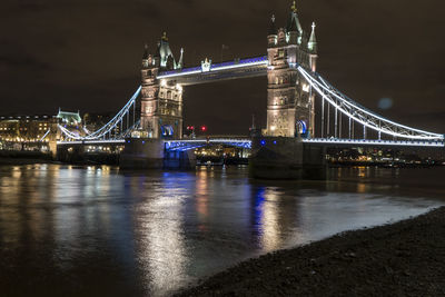 Night photo of the tower bridge illuminated